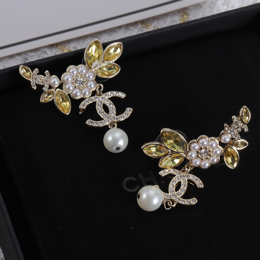 18K Chanel Flower Crystals Earrings