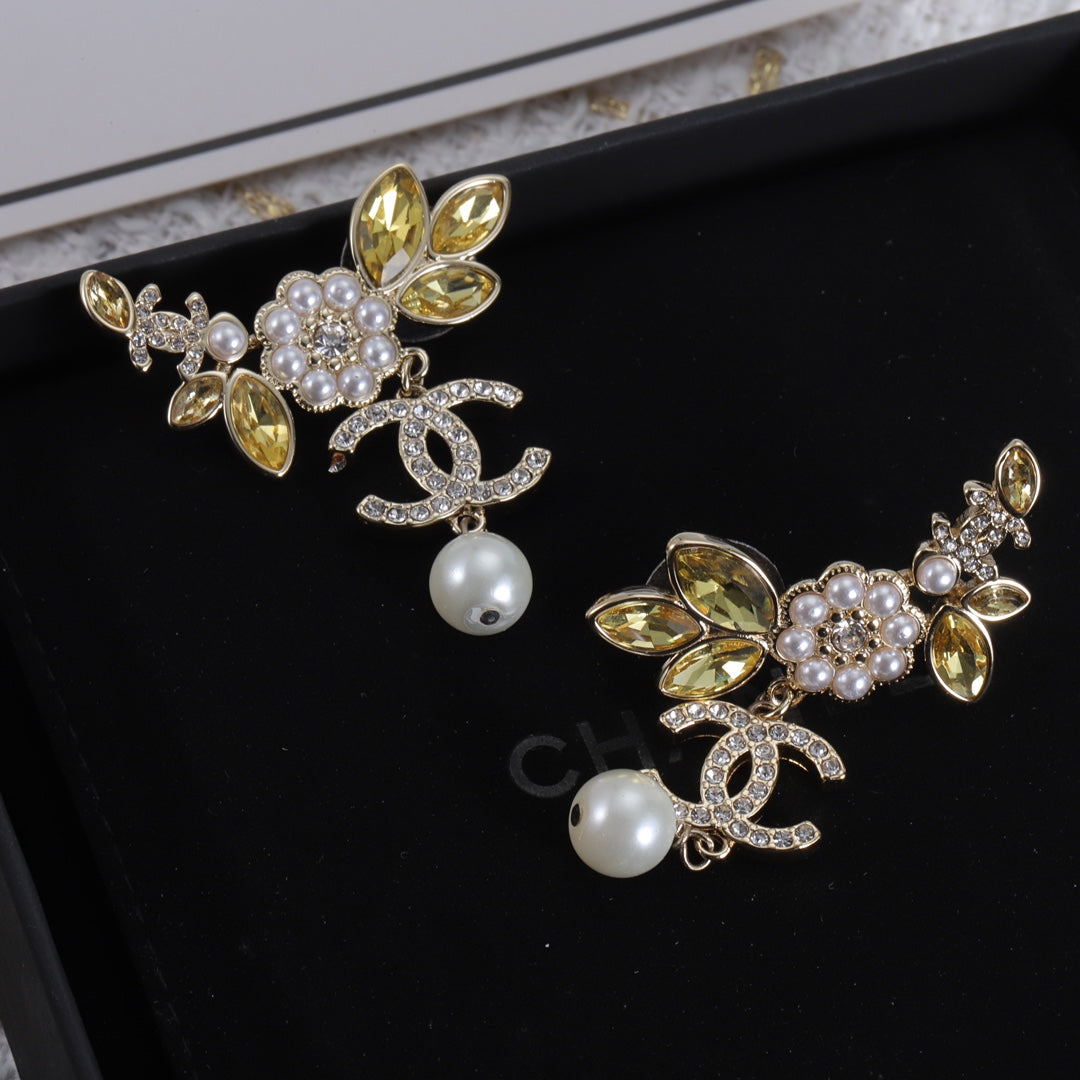 18K Chanel Flower Crystals Earrings