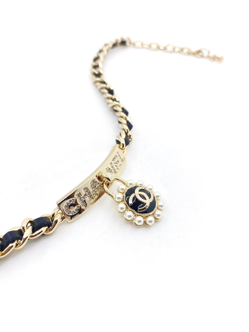 18K Chanel Pearls Choker Necklace