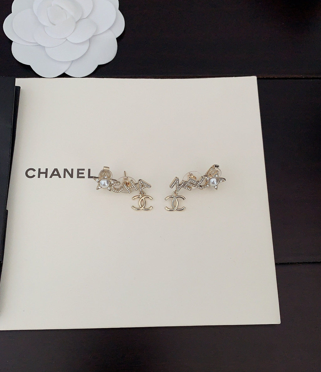 18K Chanel Script Diamonds Earrings