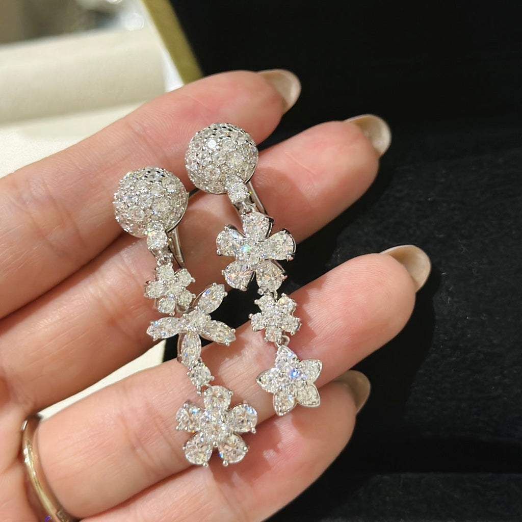18K Van Cleef & Arpels Folie Des Prés Earrings