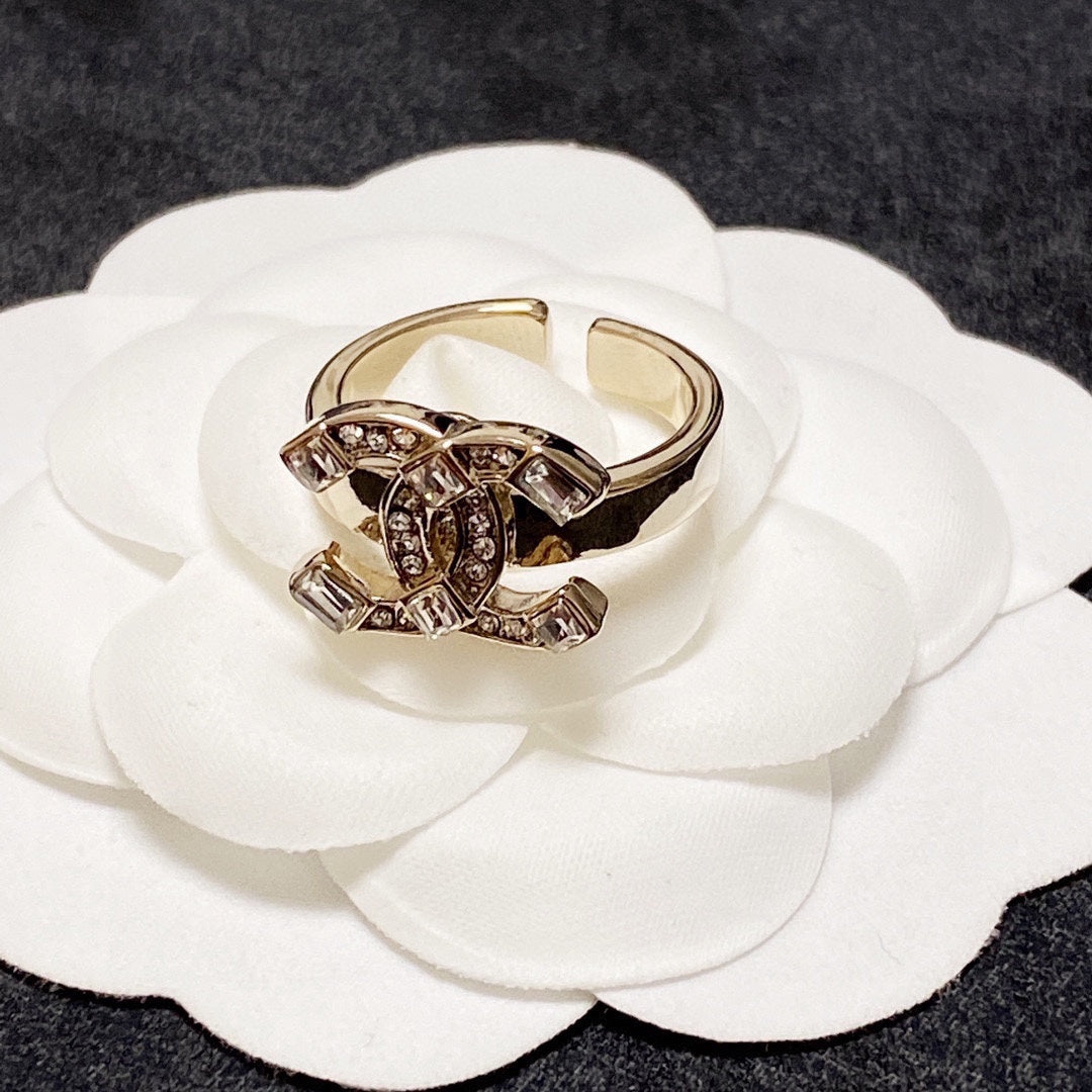 18K Chanel Crystals Ring