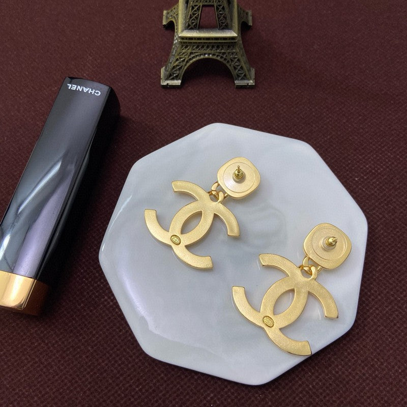 18K Chanel Pearl Yellow Gold Earrings