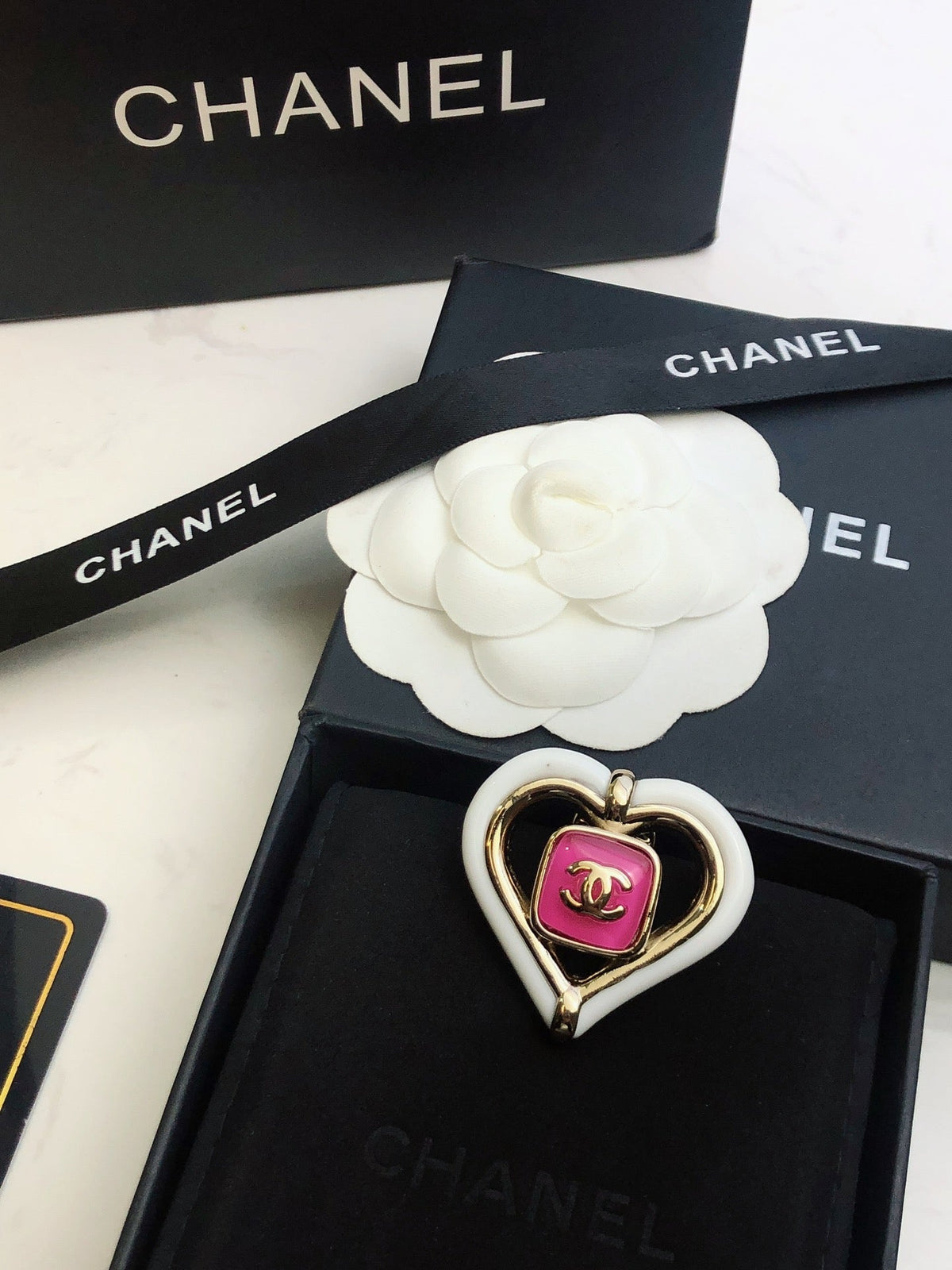 18K Chanel Heart Brooch