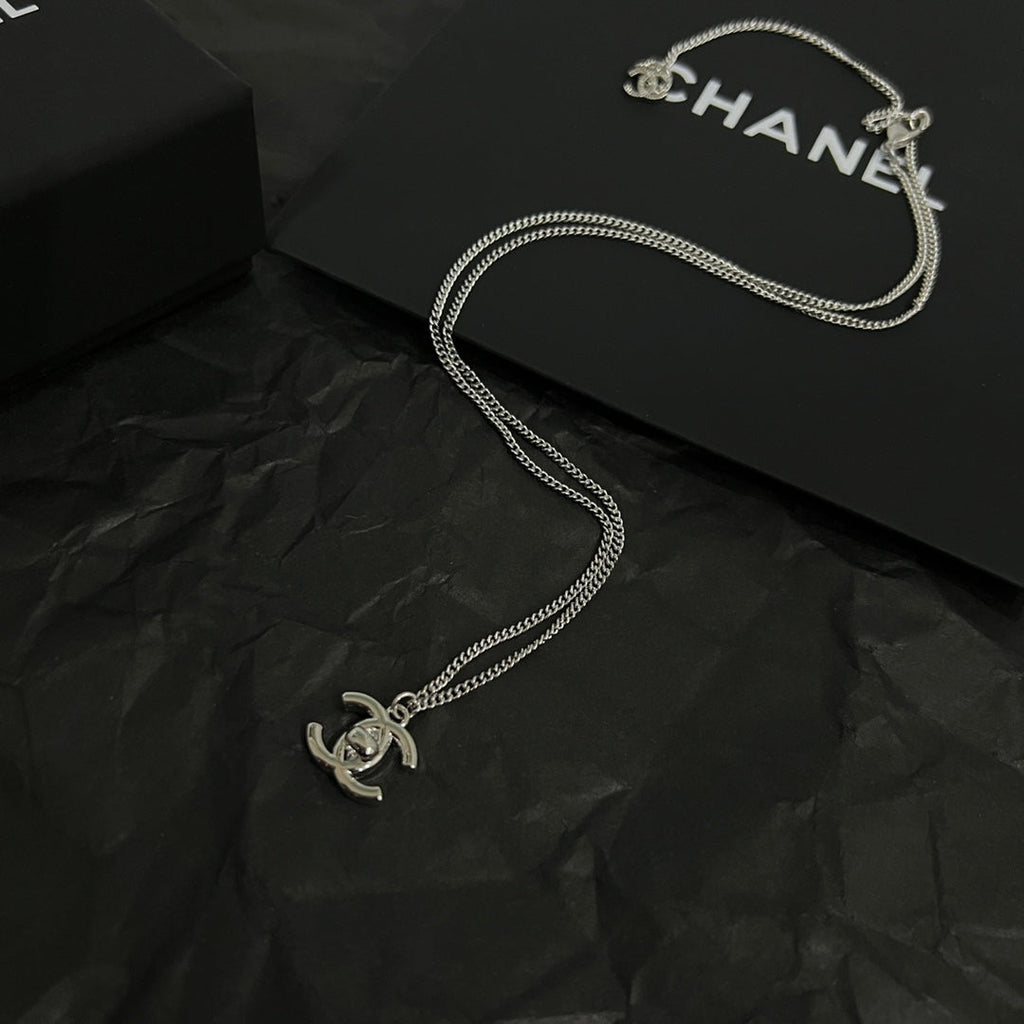 18K Chanel Vintage Necklace