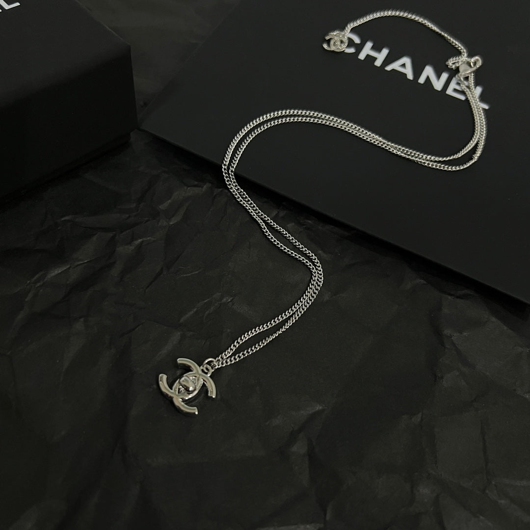 18K Chanel Vintage Necklace
