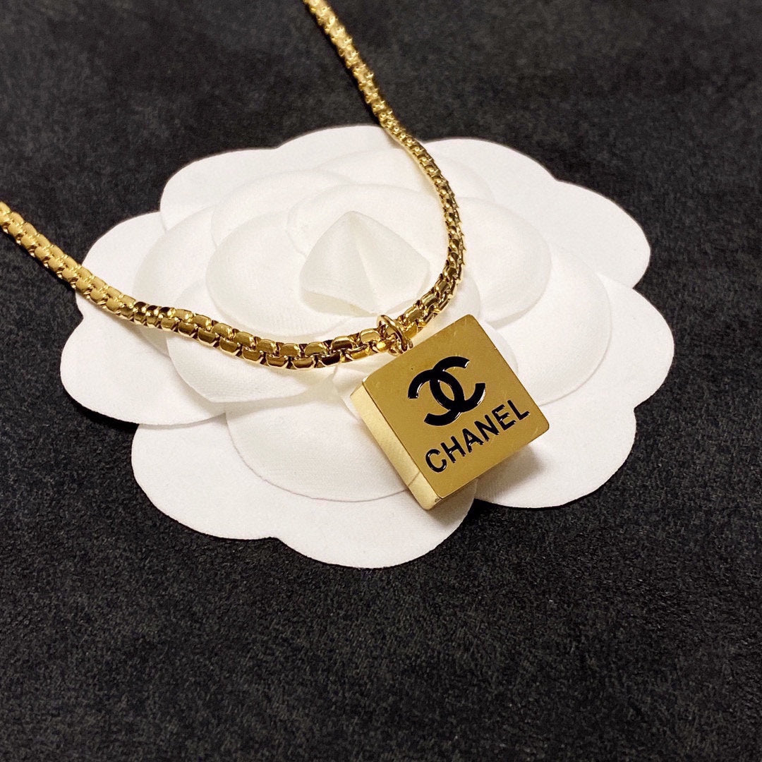 18K Chanel Pendant Necklace