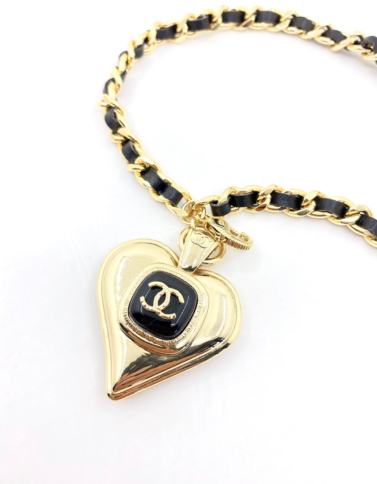 18K Chanel Heart Pendant Necklace