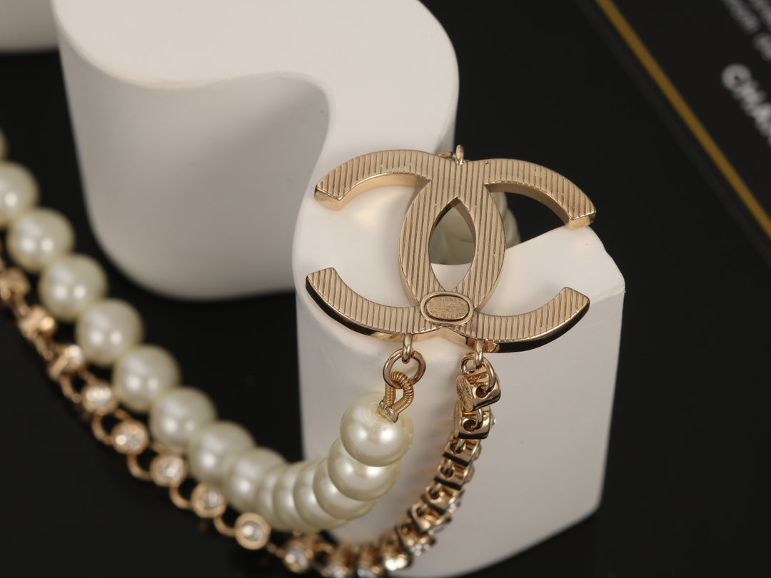 18K Chanel Pearls Necklace