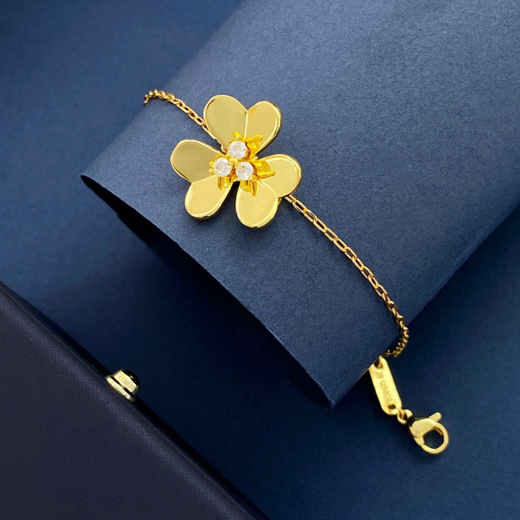 18K Van Cleef & Arpels Frivole Medium Clover Bracelet