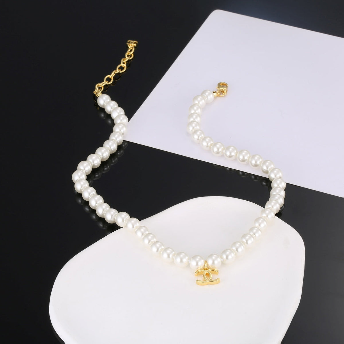 18K Chanel Pearls Necklace