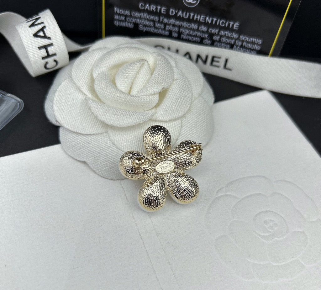 18K Chanel Pearls Brooch