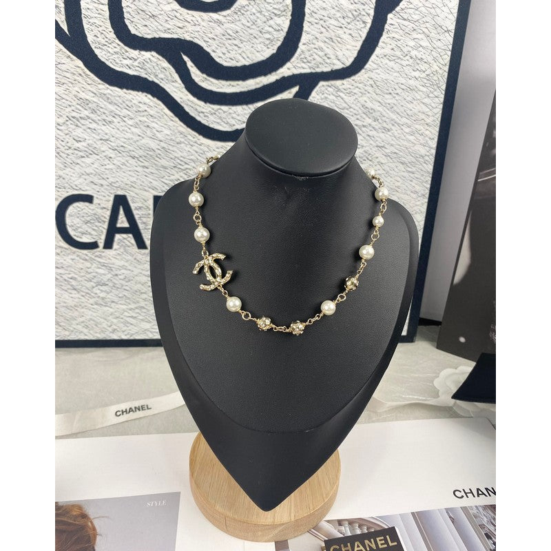 18K Chanel White Pearls Necklace