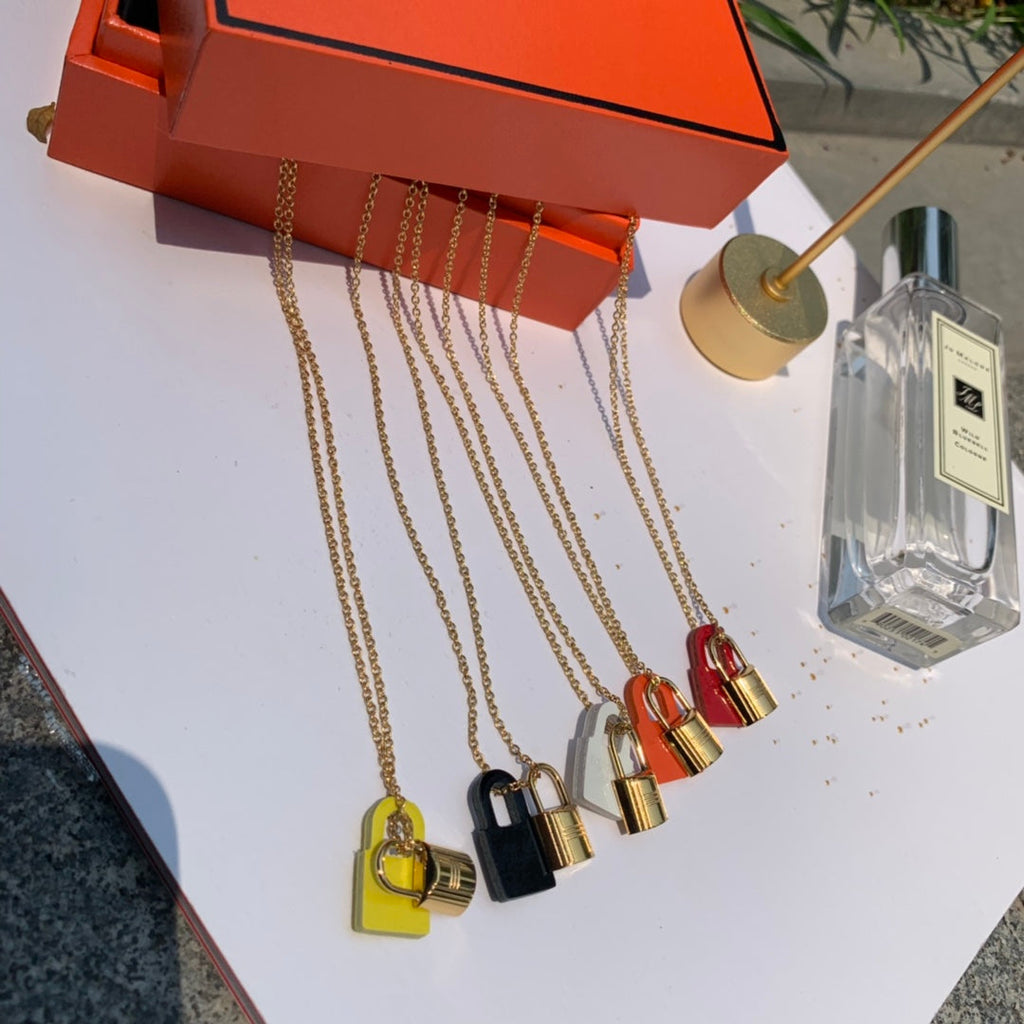 18K O'Kelly Black Pendant Hermès Necklace