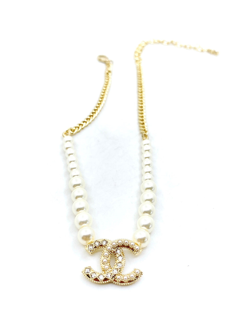 18K Chanel Pearls Choker Necklace