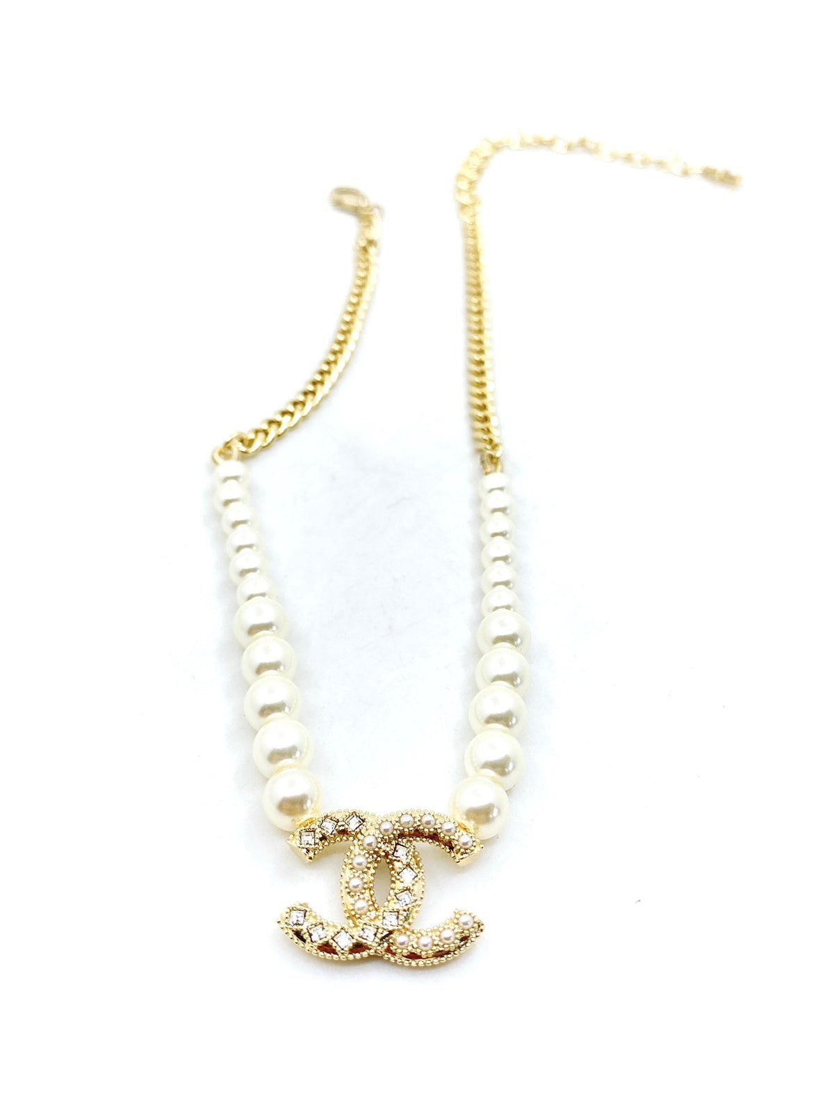 18K Chanel Pearls Choker Necklace