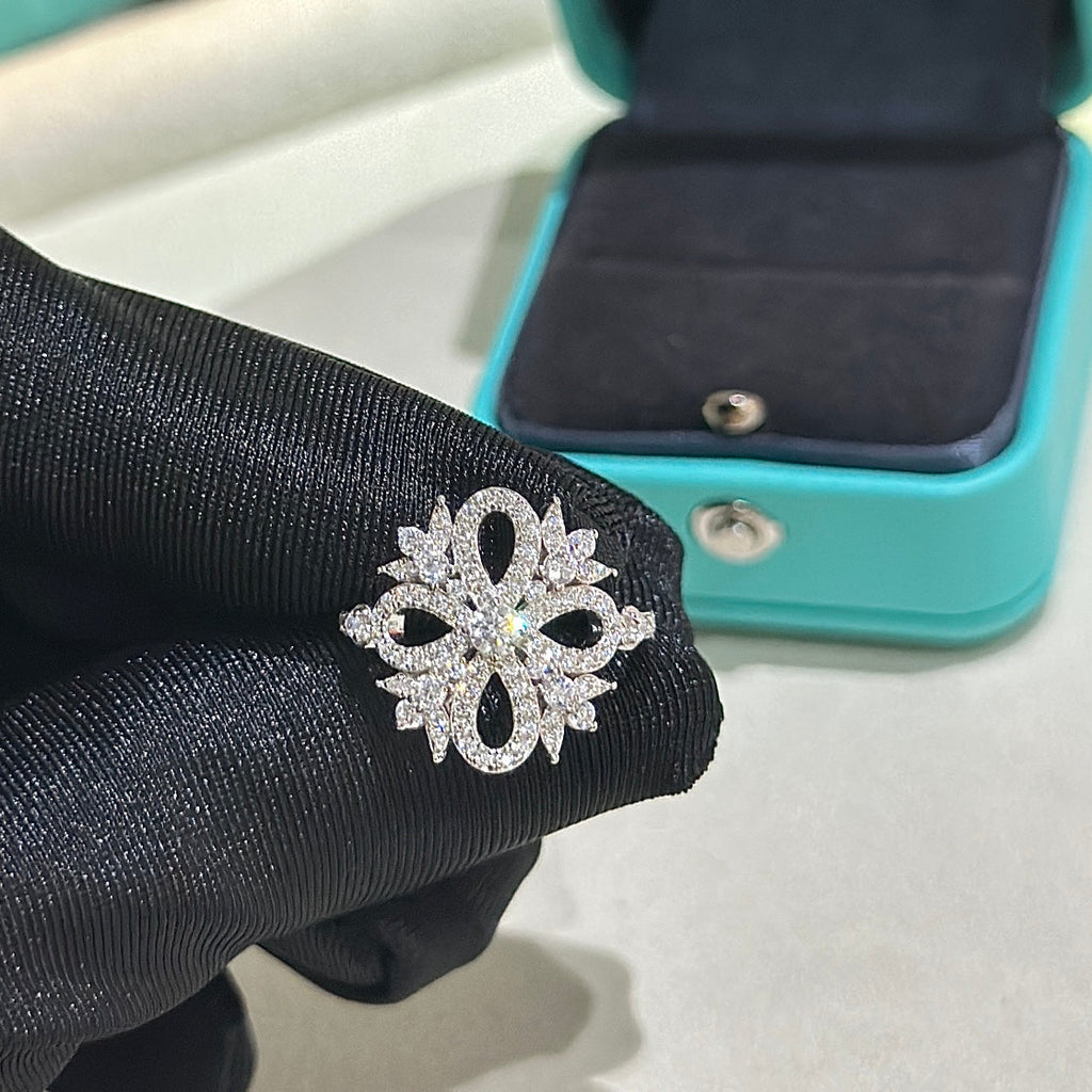 18K Tiffany & Co. Vinatge Flower Ring