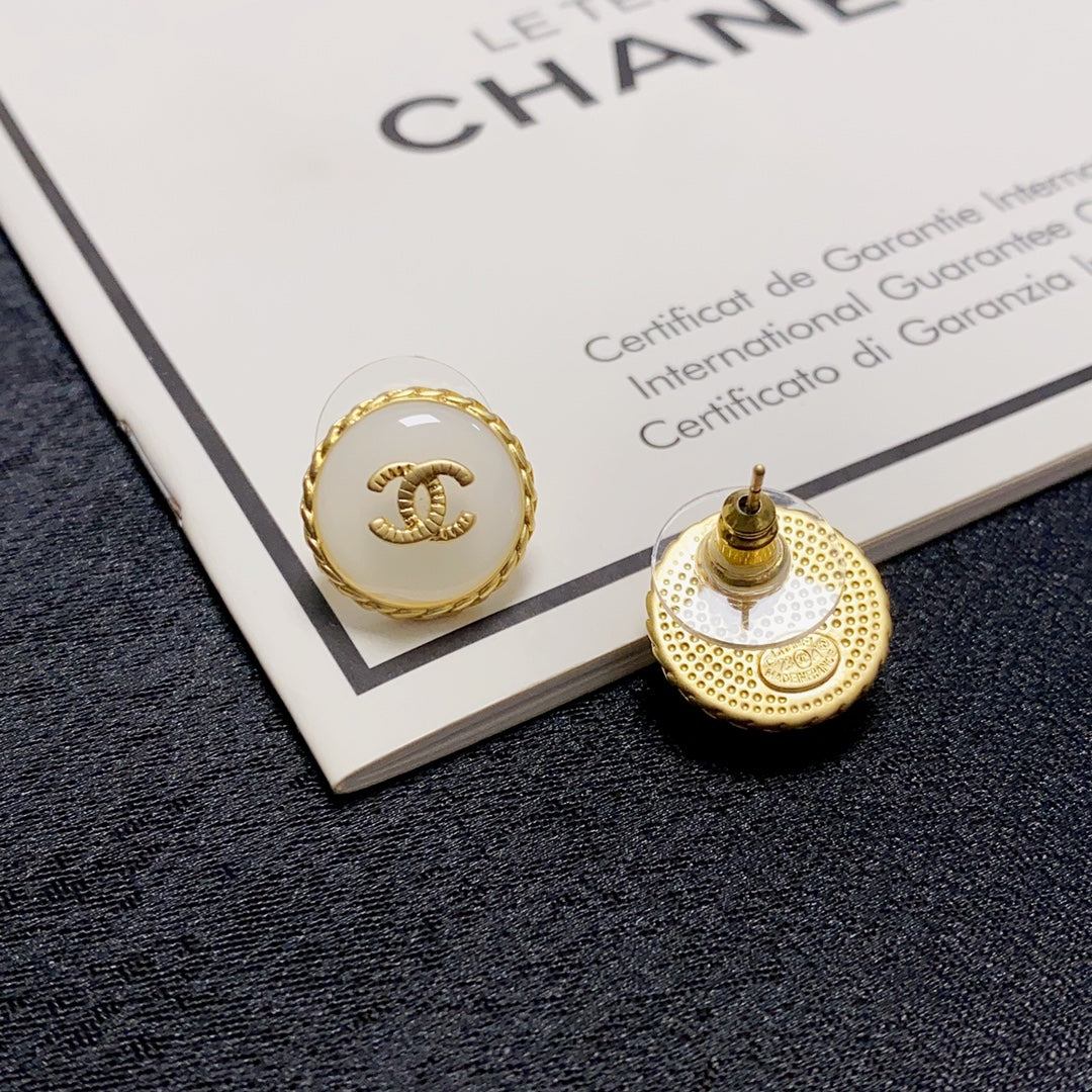 18K Chanel Pearl Vintage Earrings