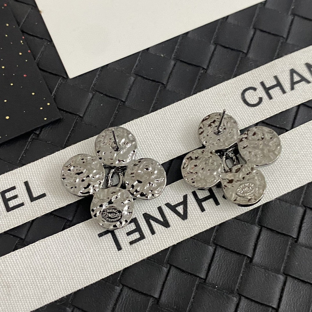 18K Chanel Flower Crystals Earrings