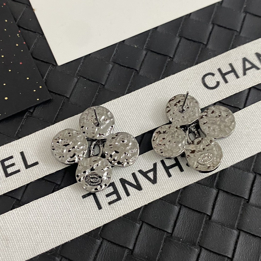 18K Chanel Flower Crystals Earrings