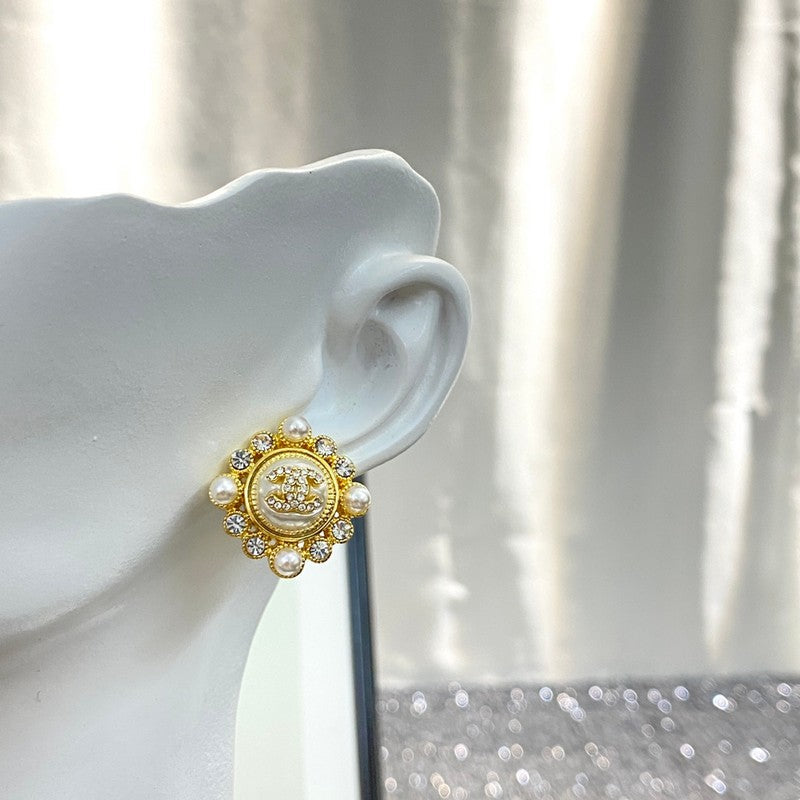 18K Chanel Pearls Earrings