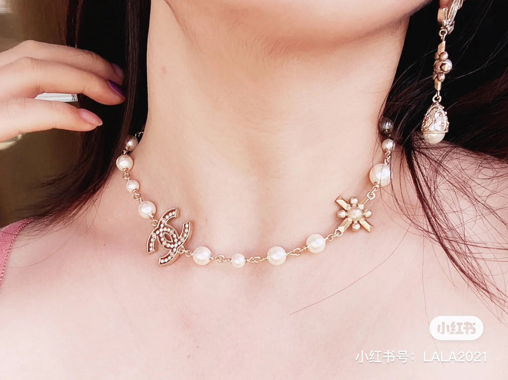 18K Chanel Flower Pearls Necklace