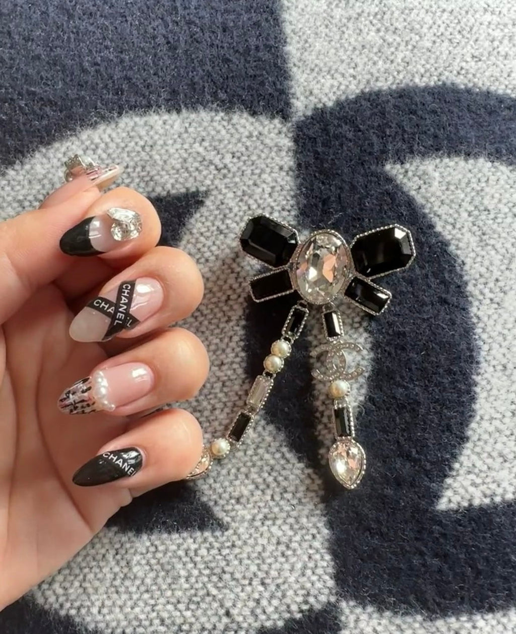 18K Chanel Bow Tie Crystals Brooch