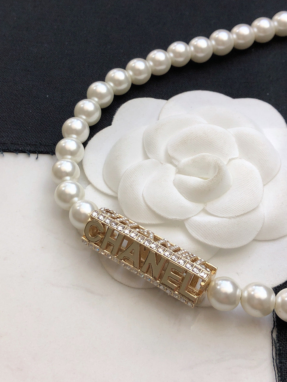 18K Chanel Scripe Pearls Chain Necklace