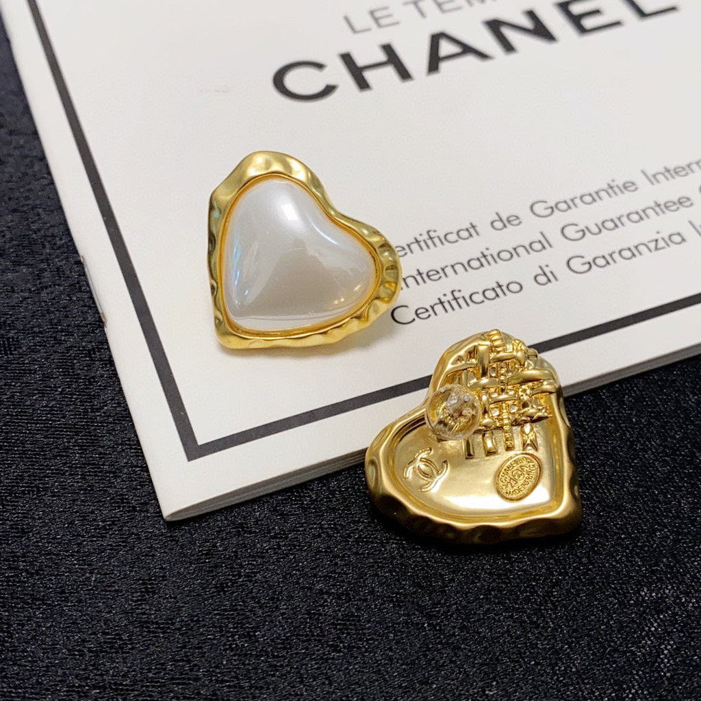 18K Chanel Heart Pearl Earrings