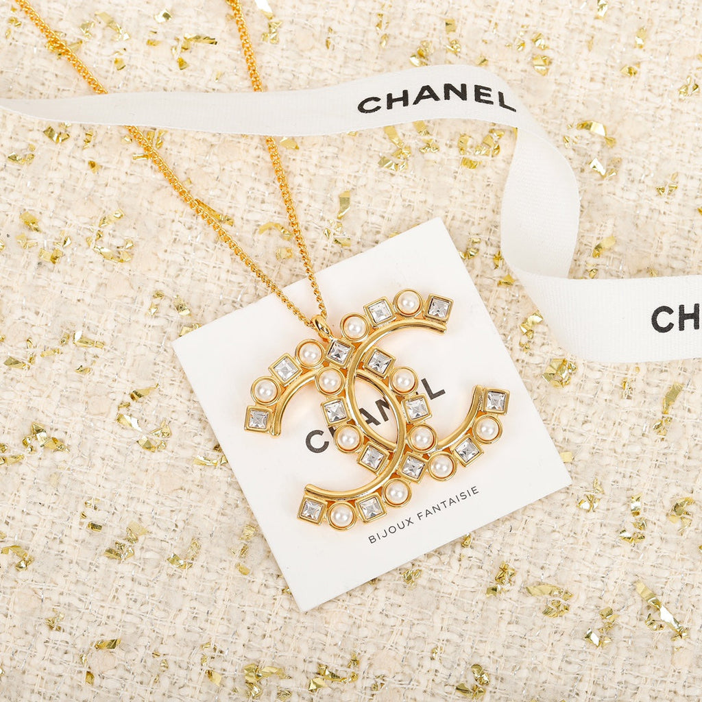 18K Chanel Vintage Necklace