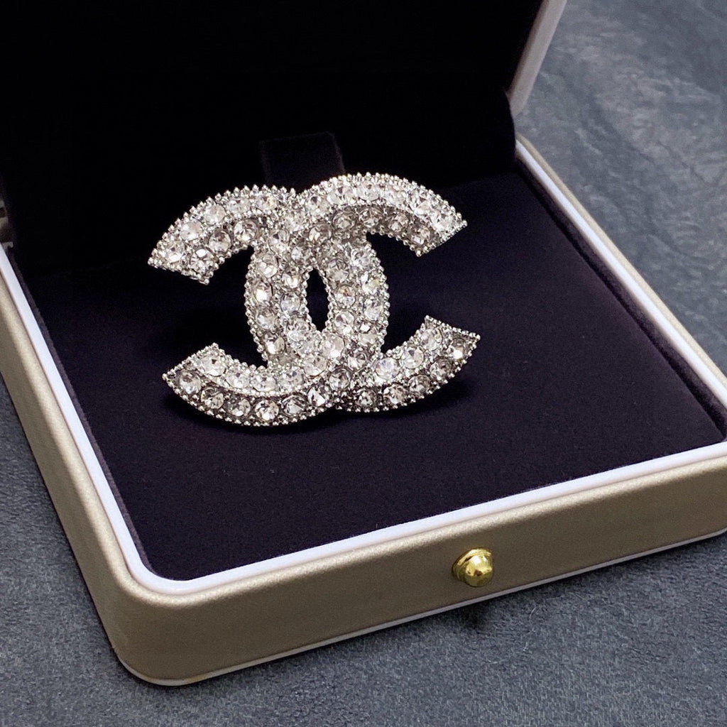 18K Chanel Diamonds Brooch