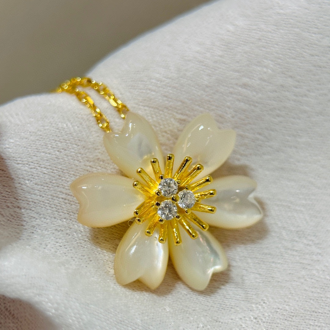 18K Rose Van Cleef & Arpels de Noël Necklace