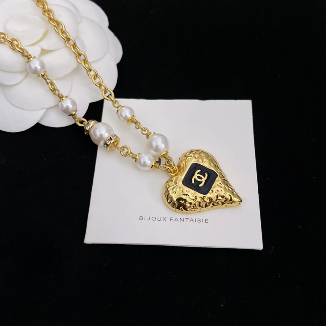 18K Chanel Pearls Chain Necklace