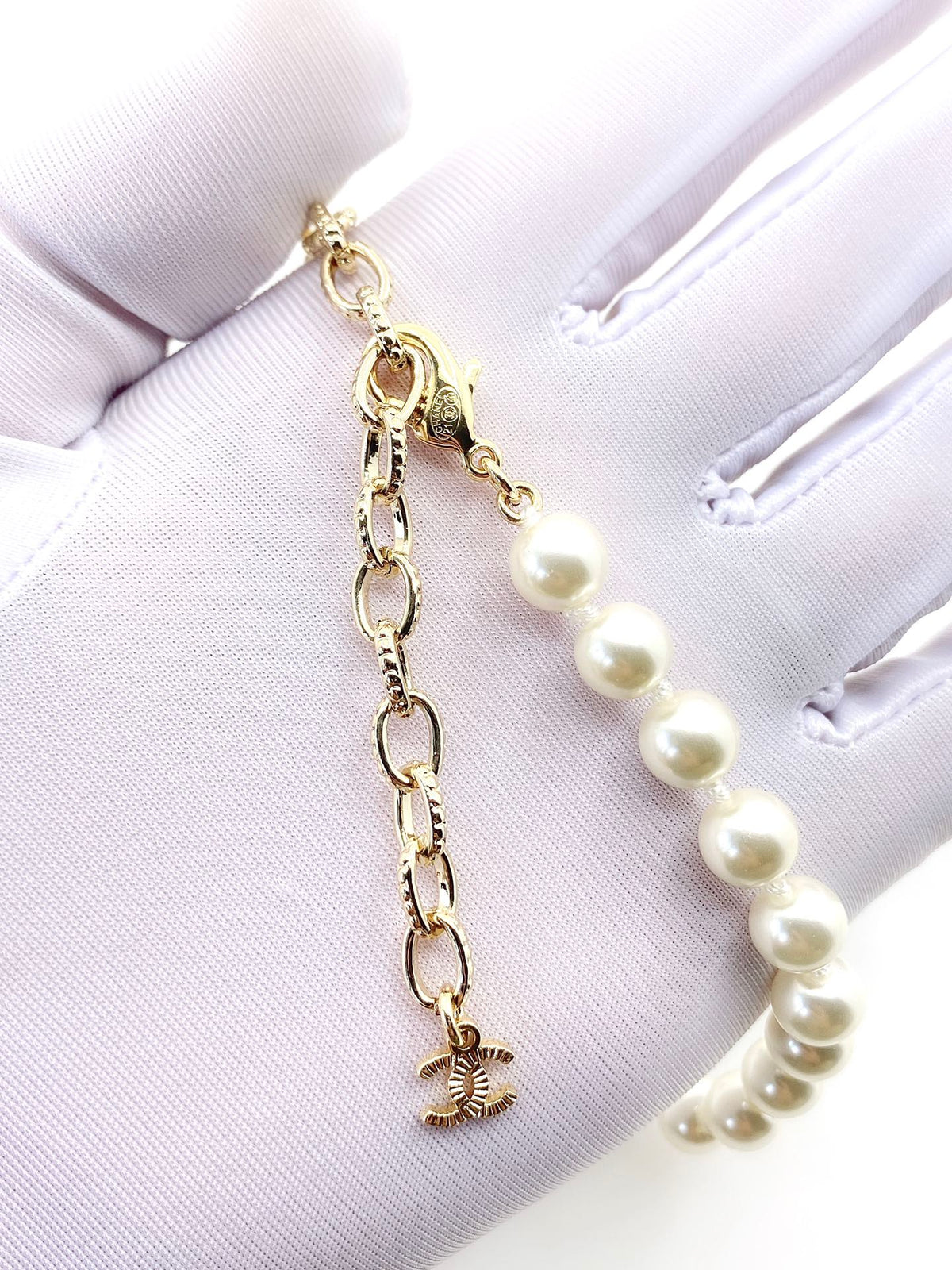 18K Chanel Pearls Choker Necklace