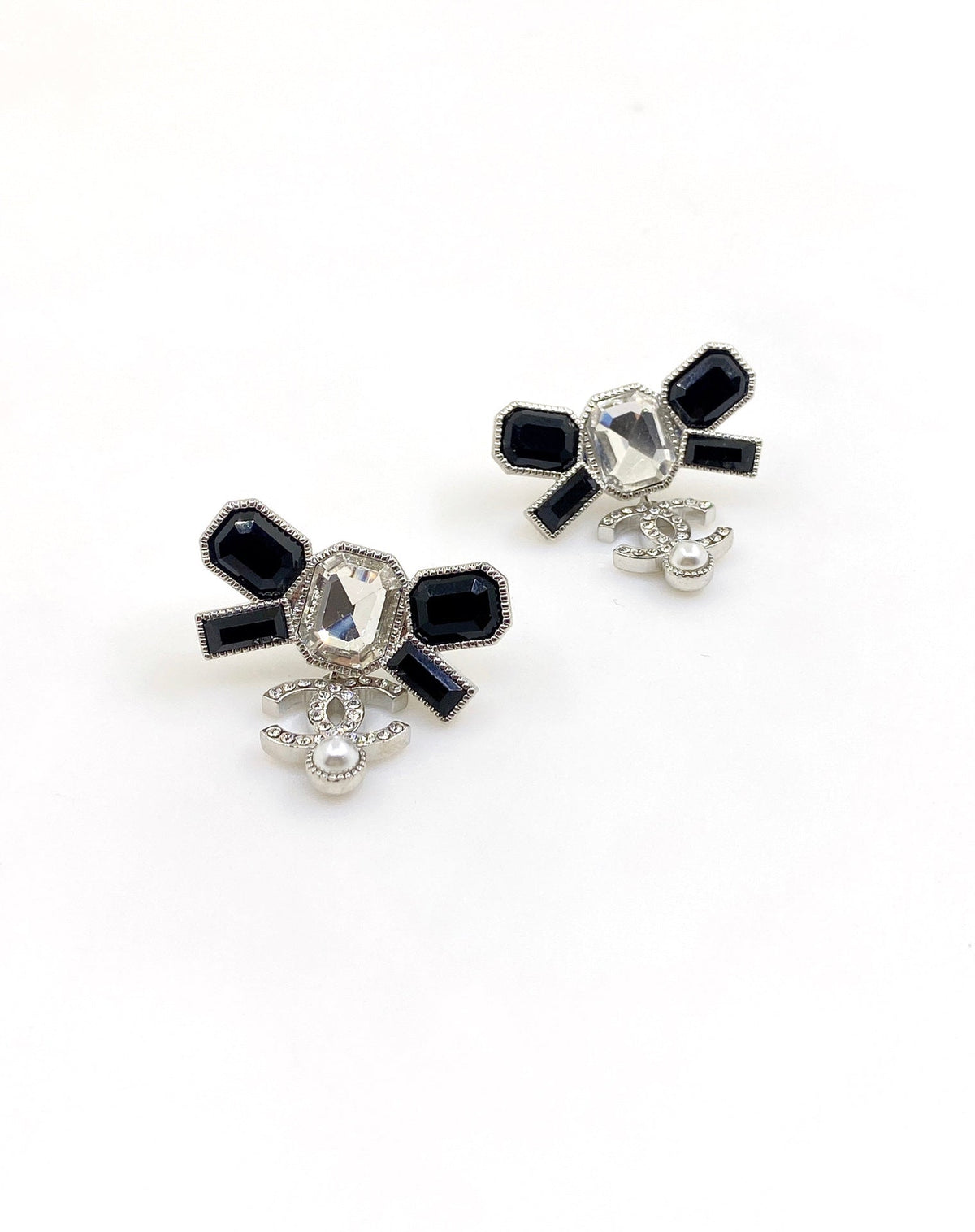 18K Chanel Bow Tie Crystals Earrings