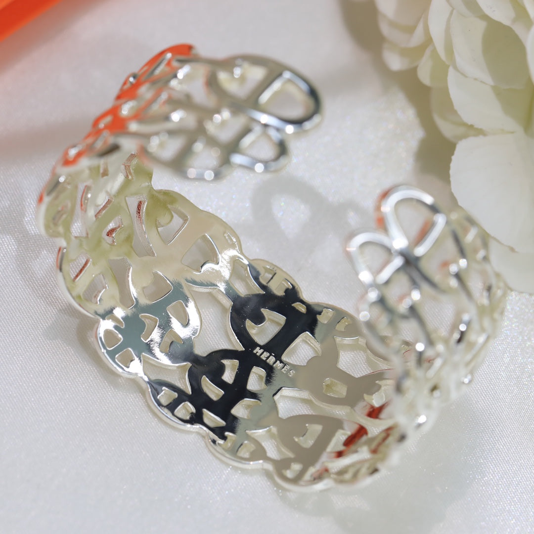 18K Chaine D'Ancre Wide Cutwork Hermès Bracelet