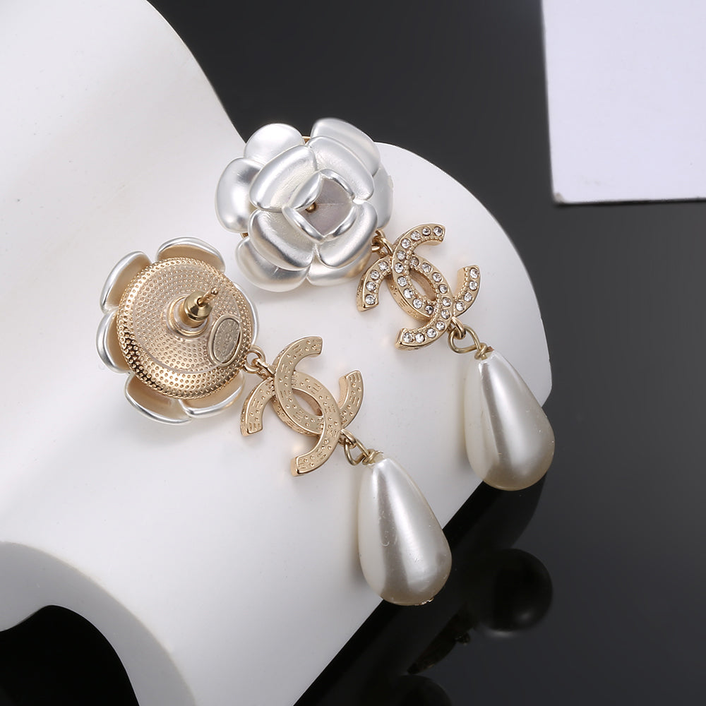 18K Chanel Flower Pearl Earrings