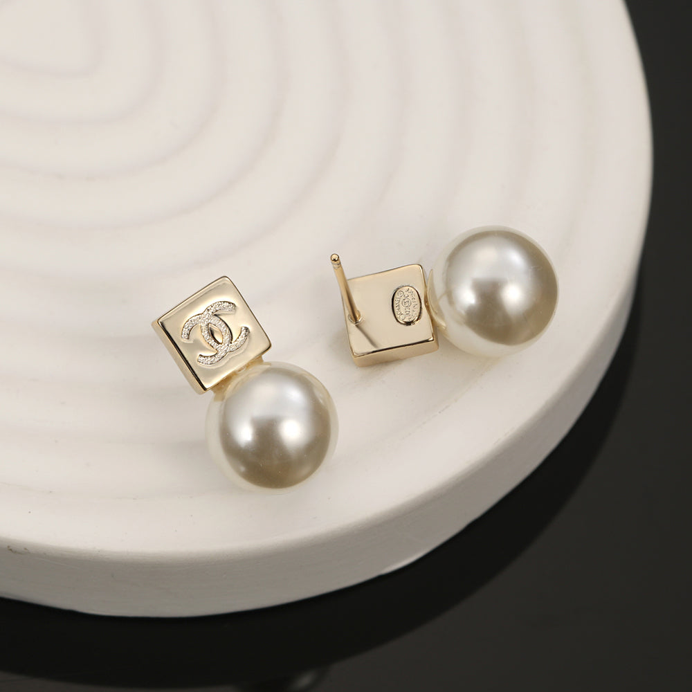 18K Chanel Pearls Earrings