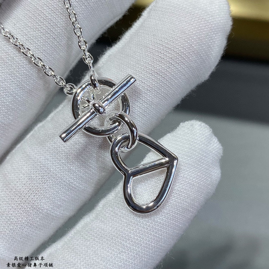 18K Cache-coeur Amulette Pendant Hermès Necklace