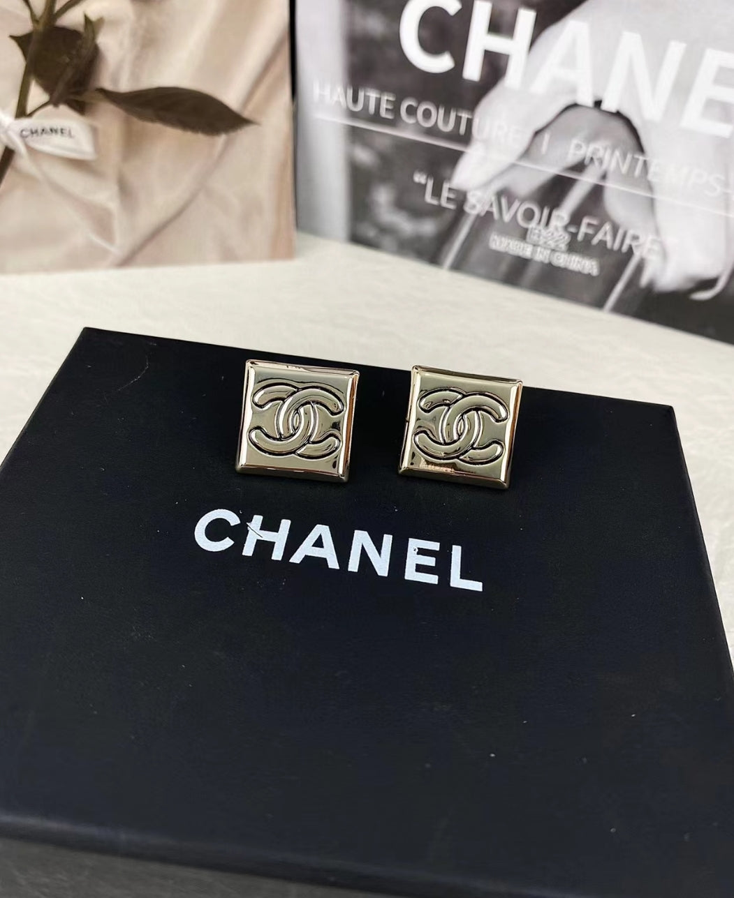 18K Chanel Smooth Block Earrings
