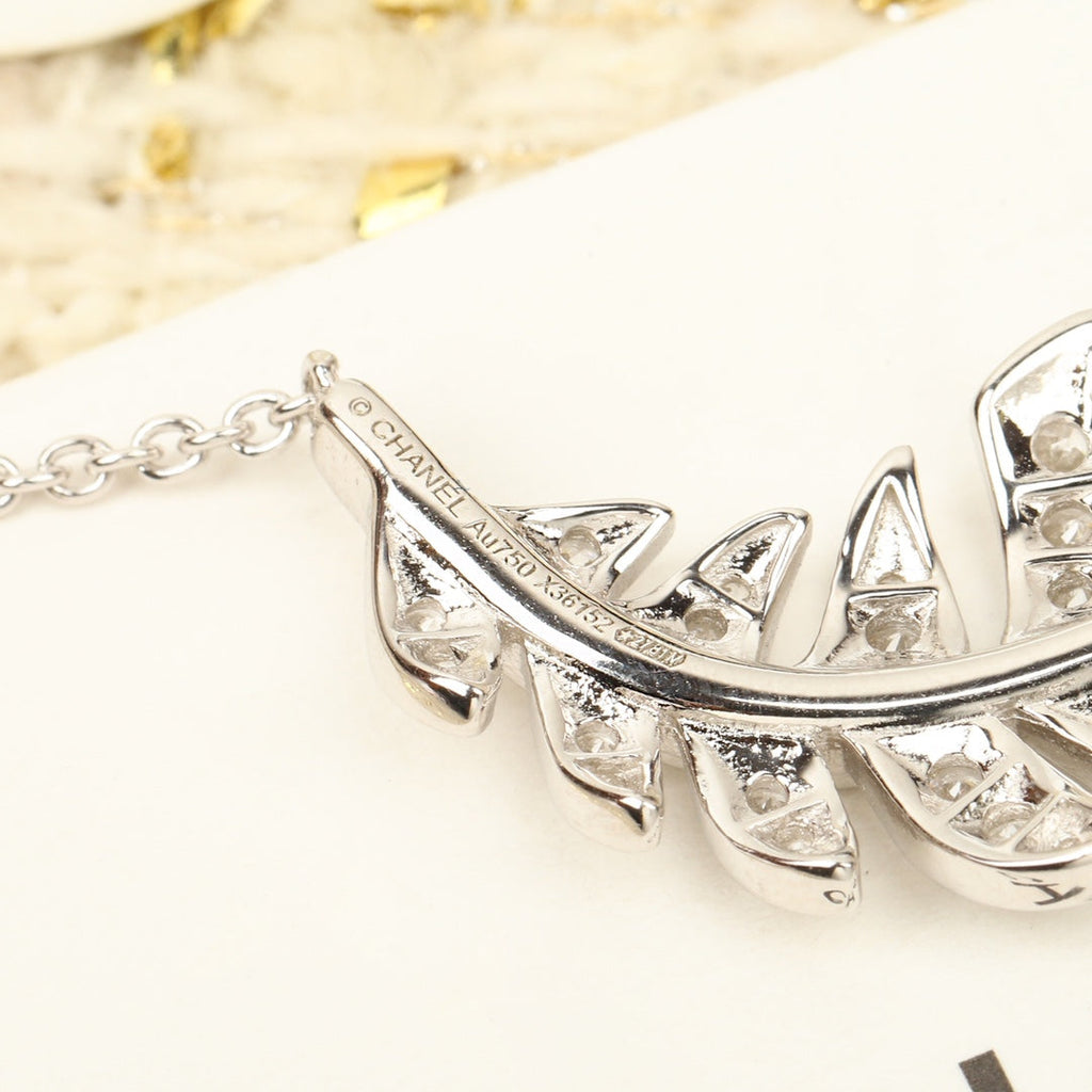 18K Chanel Plume De Necklace