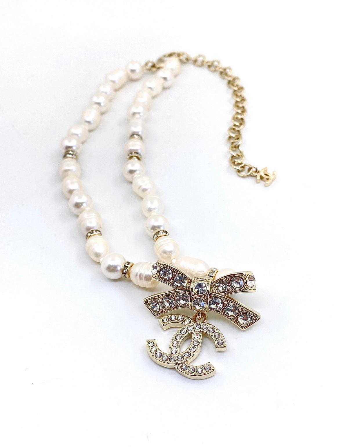 18K Chanel Bow Tie Diamonds Necklace
