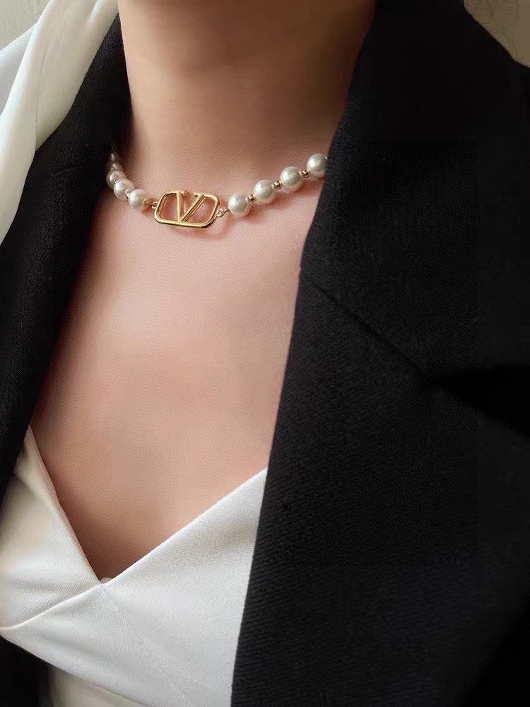 18K Valentino VLogo Pearls Choker Necklace