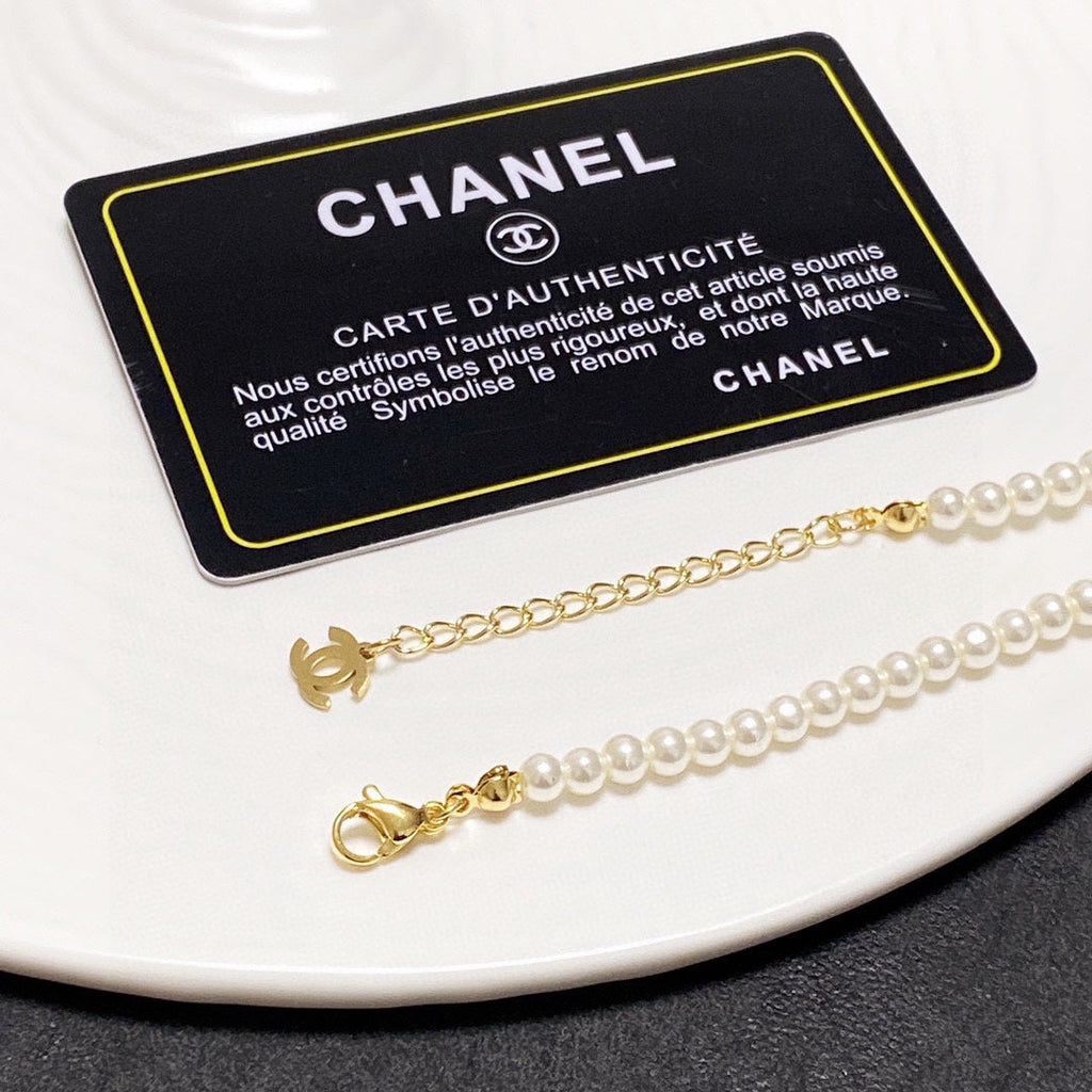 18K Chanel Pearls Choker Necklace