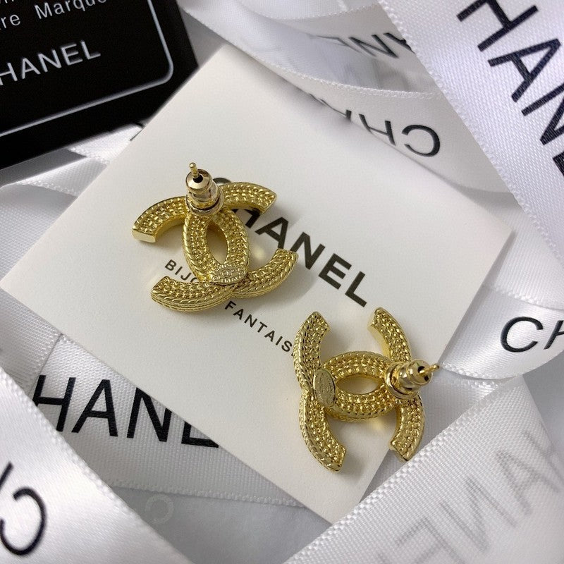 18K Chanel Pearls Earrings