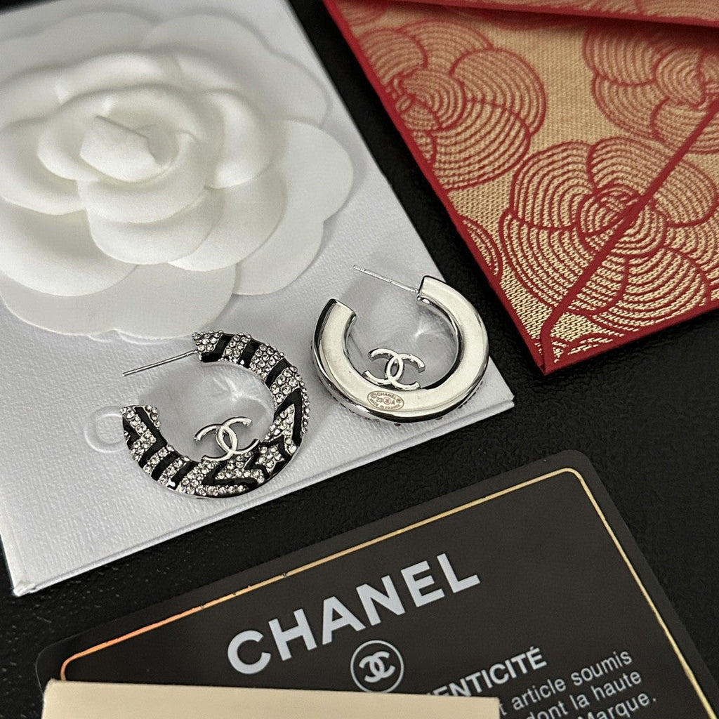 18K Chanel Black Diamonds Earrings