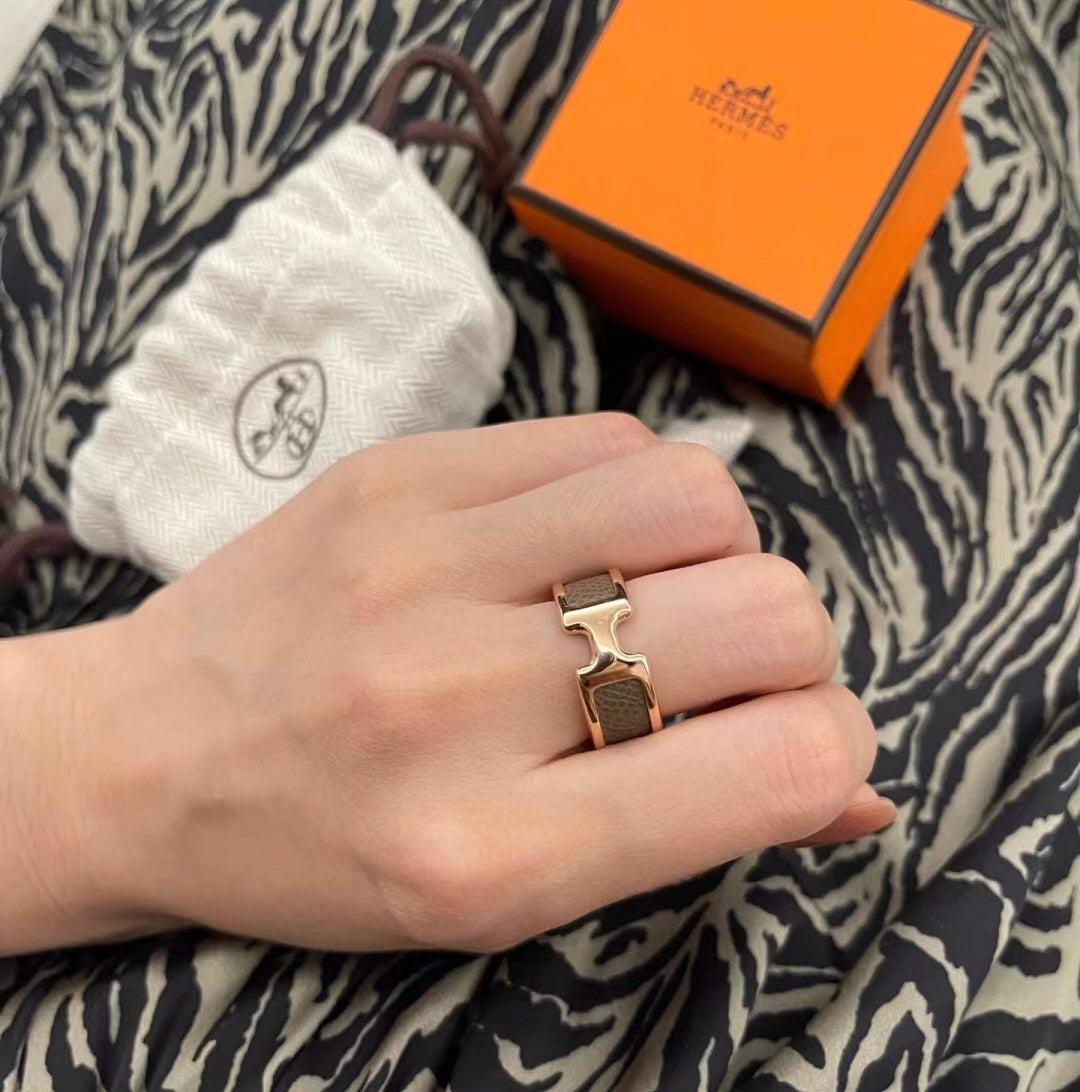 18K Olympe Hermès Ring