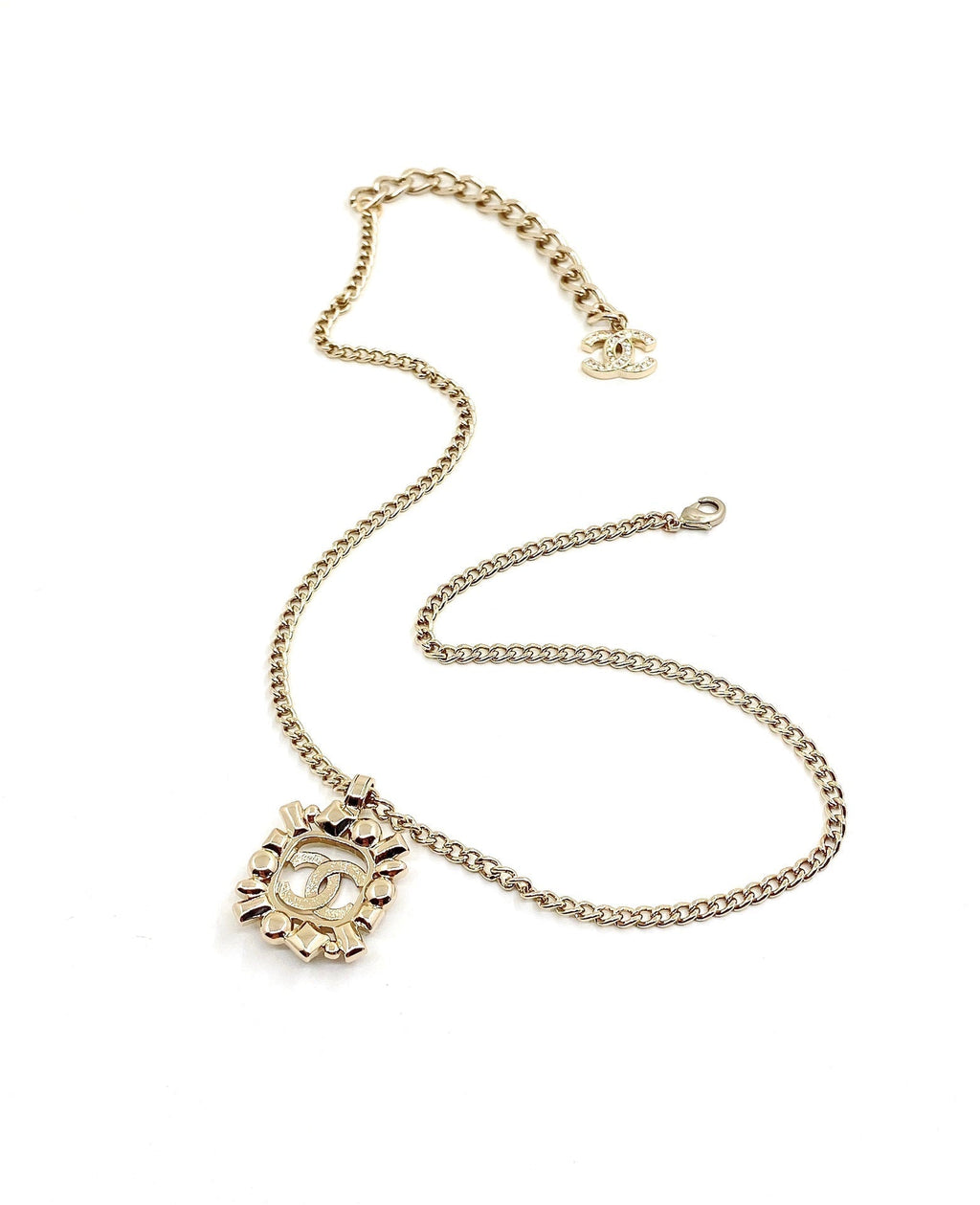18K Chanel Diamonds Pendant Necklace