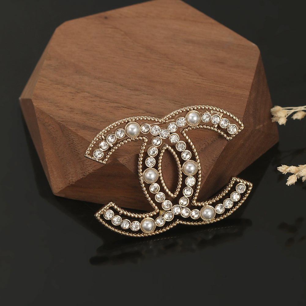 18K Chanel Pearls Brooch