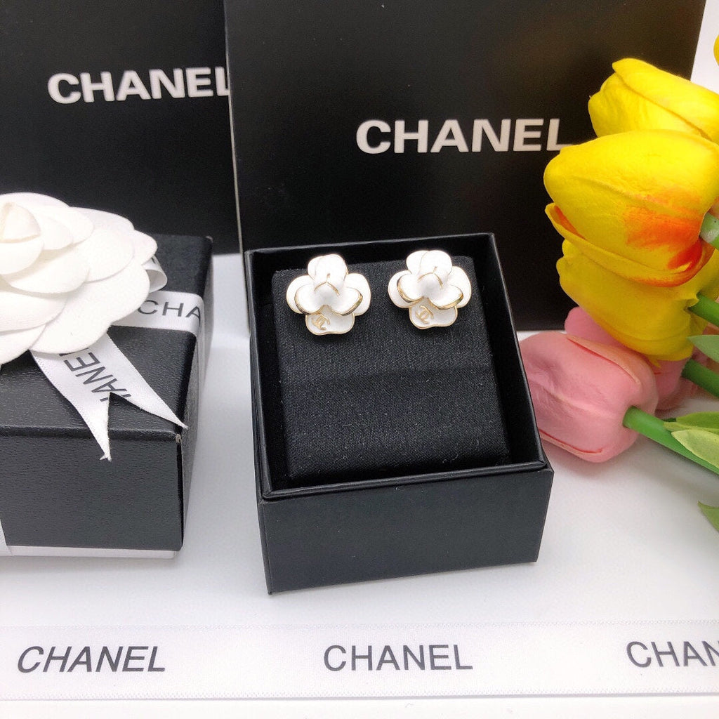 18K Chanel Flower Pearl Earrings